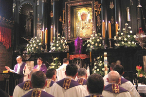 From Krakow: Black Madonna Sanctuary of Częstochowa Day Tour