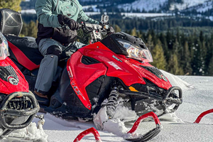 Desde Cracovia: Aventura en moto de nieve y visita a las Termas