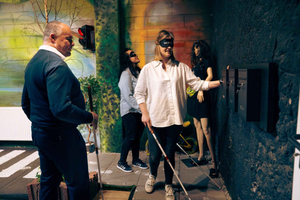 Cracovia: Exposición «Into the Darkness» con guía para personas ciegas