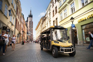 Cracovia: tour de la ciudad por tres distritos en coche eléctrico