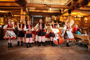 Krakow: Full Traditional Polish Dinner & Folk Show