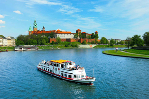 Krakow: Vistula River Sightseeing Cruise with Audio Guide