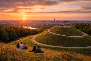 Night Ride Tour – Kazimierz, Bridges & Hidden Gems