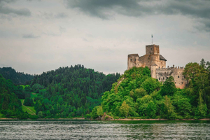 Cracovie : montagnes de Pieniny, château de Niedzica et spécialités locales