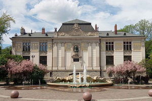Slow Walking Tour with Art Nouveau, Stories & Coffee