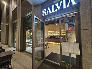 Restauracja Salvia (na dziedzińcu Unity Center)