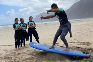 Lanzarote: dynamic surf lessons with friends or private lessons in Famara