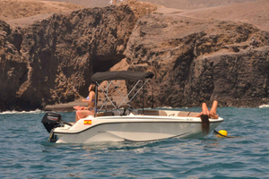 Papagayo Beaches: boat rental without a license.