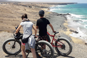 Caleta de Fuste/Corralejo: Begeleide E-Bike Tour & Kraterwandeling
