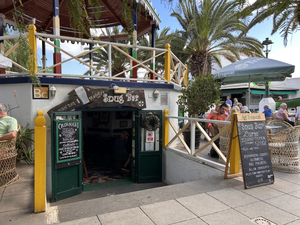 Decades Kebab pizza & Bar