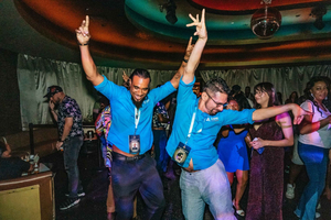 clubcrawl en partybus met gratis drankjes