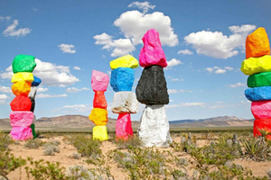 From Las Vegas: Hoover Dam, Boulder City & 7 Magic Mountains