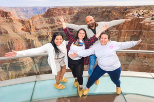 Las Vegasissa: Grand Canyon, Hoover Dam & 7 Magic Mountains Tour: Grand Canyon, Hoover Dam & 7 Magic Mountains Tour