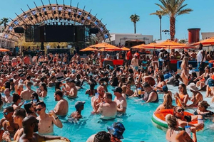 Las Vegas Strip: 3-stop Pool Party Crawl med partybuss