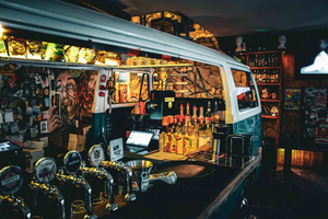 Riga: bierproeverij met 14 bieren - Aussie Backpackers Bar