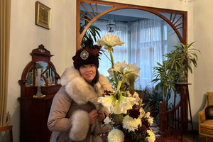 Riga: Art Nouveau Tour with Hat Wearing
