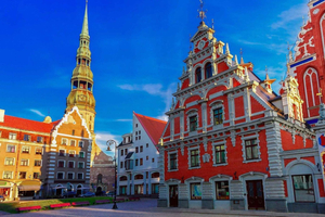 Riga: Art Nouveau & UNESCO Old Town Cruise Friendly Tour