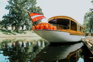 Riga: privétour per boot met hapjes en drankjes