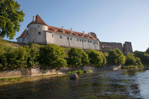 Riga to Vilnius: Trakai Castle & Hill of Crosses Tour