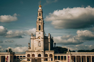 Desde Lisboa: Tour por Fátima, Nazaré y Óbidos con guía italiano