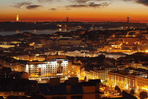 Lissabon: Authentieke Fado Show, Diner en Avondtour