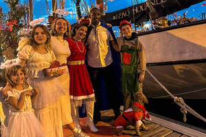 Lisbon Christmas Lights Cruise on the Tagus with Hot Drinks