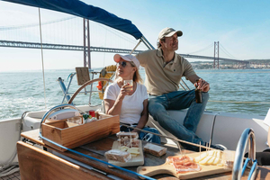 City Skyline Sailboat Cruise with Drink and Snacks