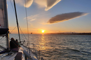Daytime or Sunset Boat Cruise with History and Wine
