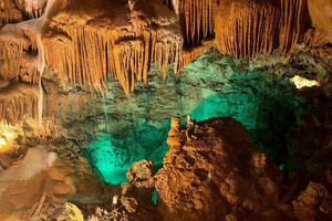 Lisboa: huellas de dinosaurios, cuevas y tour por Óbidos