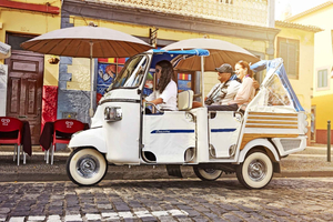 LISBON GRAND EXPERIENCE Tuktuk Tour in German