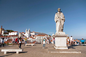 Lisbon Highlights Private Tour with Local Guide and Pickup