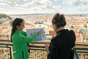 Lisbon Iconic Highlights in 2H00 : Private Tuk-Tuk Tour
