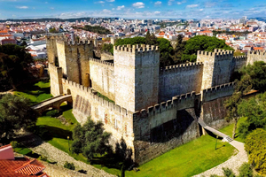 Private Luxury Tour to Belém, Cristo Rei and Alfama.