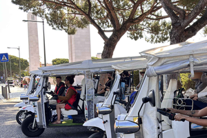 Lisbon Tuk Tuk Shuttle Pass by Guiders.pt
