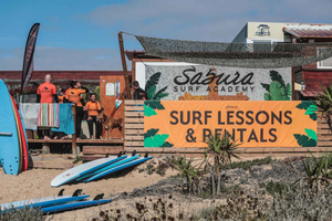 Sabura Surf lektioner och uthyrning: F. da Telha Beach nära Lissabon