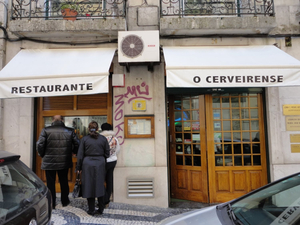 O Cerveirense - a popular local seafood restaurant in Lisbon