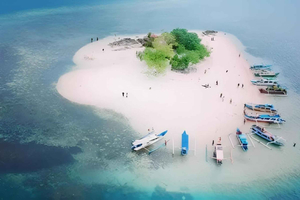 Explore and snorkeling Gili Nanggu Secret Island