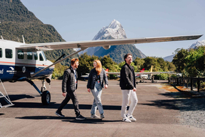 Från Queenstown: Milford Sound heldagsutflykt med flyg och båt
