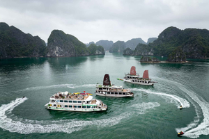 Hanoi/CatBa: Lan Ha Bay Day Trip with Boat Cruise & Kayaking