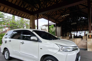 Lombok: Airport Transfer with Scenic Stop & Local Insights
