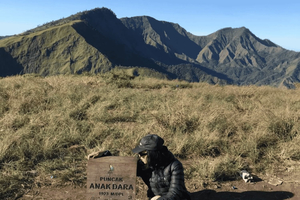 Lombok: Exclusive Anak Dara Hill Overnight Hike with Dinner