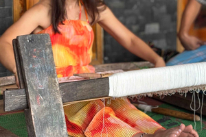 Lombok: Sade Village, Weaving, and Beaches Guided Tour