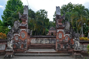 Lombok: Sasak Village Weaving Workshop & Waterfalls Tour
