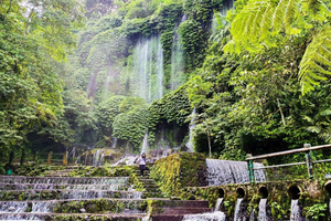 Lombok : cascades, village de poterie et village de tissage
