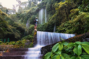 Lombok: Tagestour mit Wasserfällen, Dorf, Strand und Sonnenuntergang
