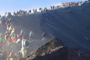 Mount rinjani summit 2 D/1 N tour