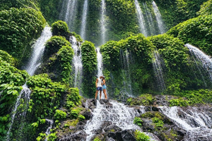 Visite privative : cascades de Benang Kelambu et de Stokel, Mawun
