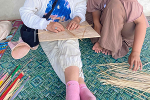 Sasak Village: Arts and Crafts Tour with Weaving and Pottery