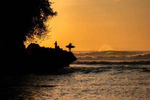 Selong Belanak: Sunset Surf Coaching in a Small Group
