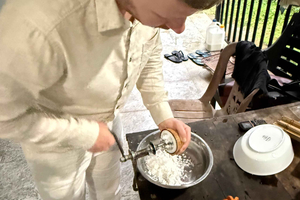 Yala: traditionele lokale kookles met kokosdrank